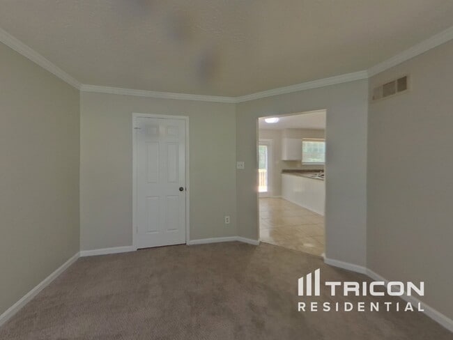 Building Photo - 5242 Selene Dr