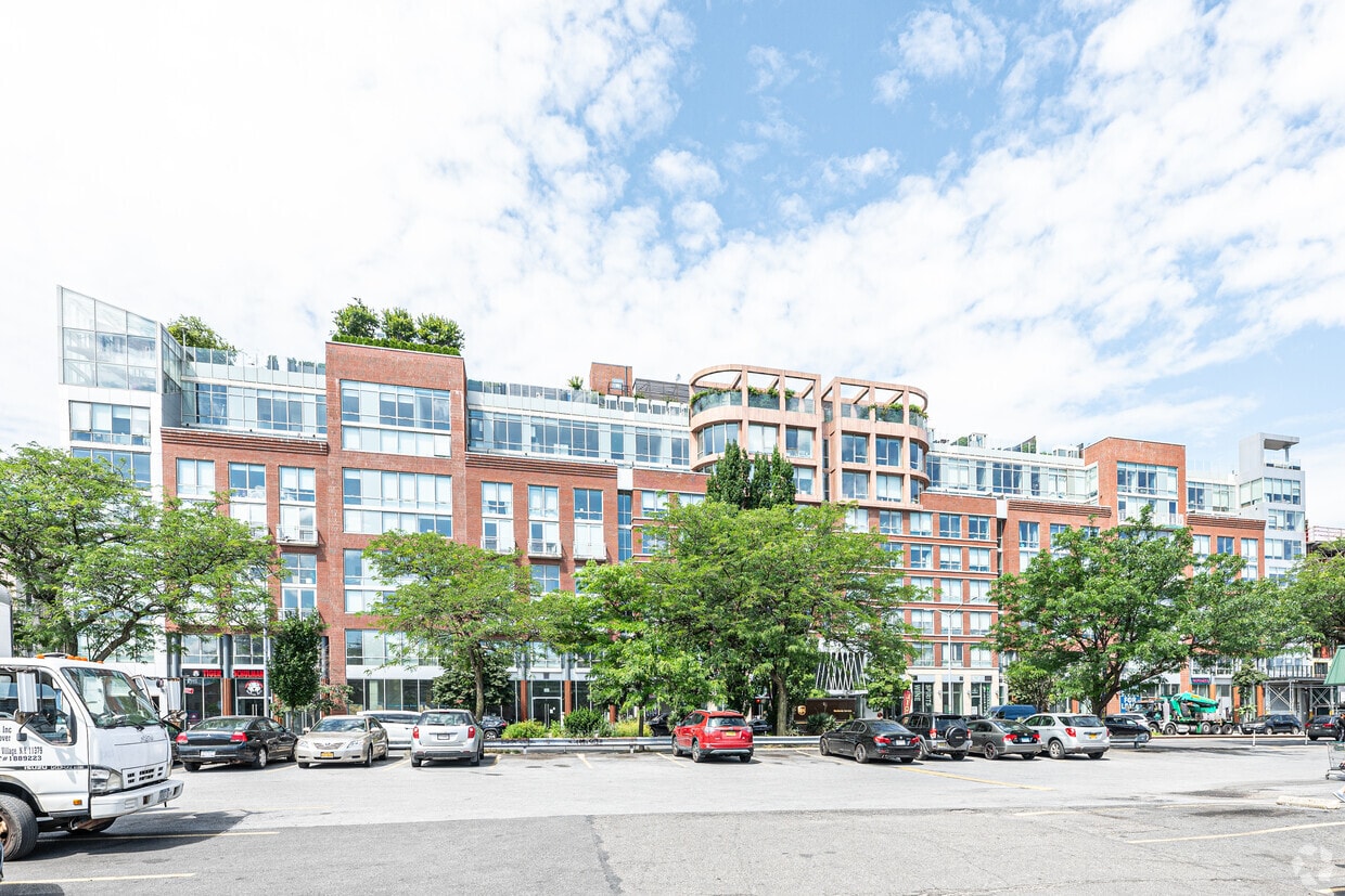 OTTO Greenpoint Apartments in Brooklyn, NY