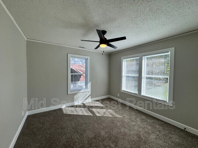 Building Photo - 3137 Chisca Ave