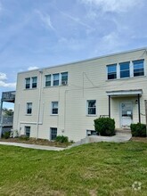 Building Photo - 915 N Main St