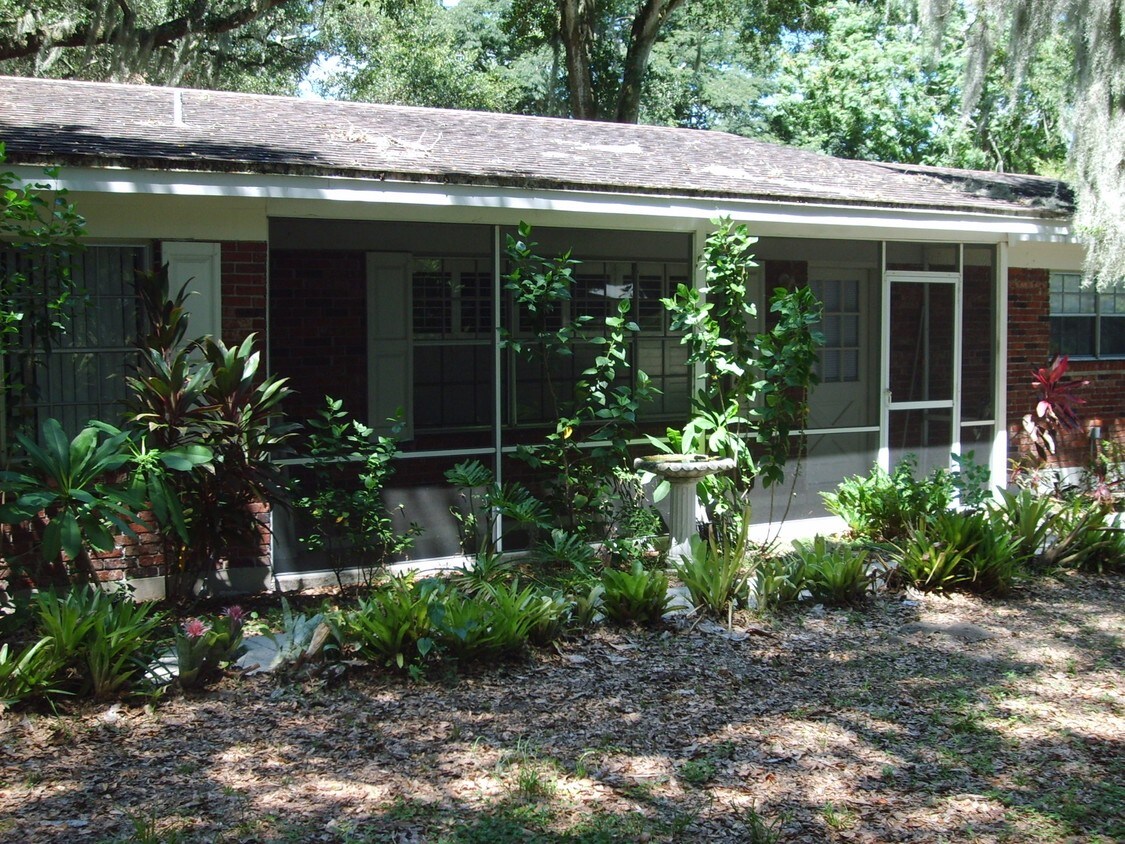 Main House - 11010 Jim John Ln