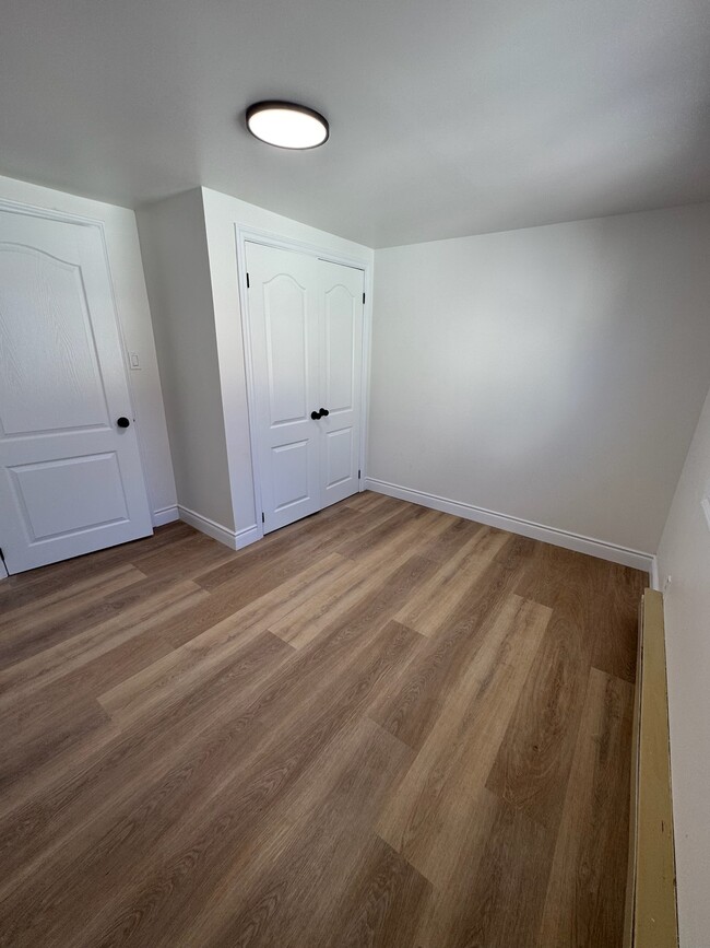 Photo du bâtiment - 165 College Ave N