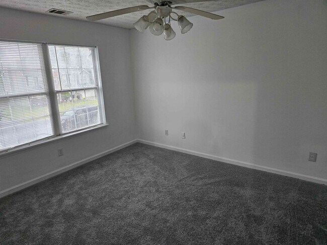 Building Photo - 8495 Glendevon Ct