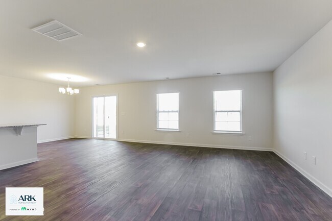 Building Photo - 135 King Buck Dr