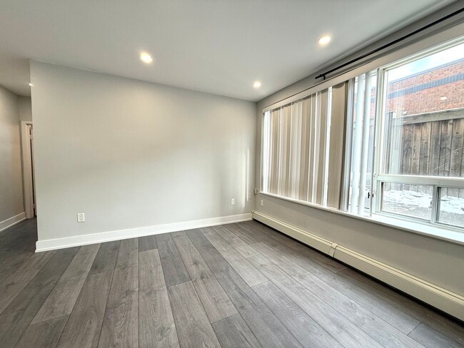 Building Photo - 449 Concession St