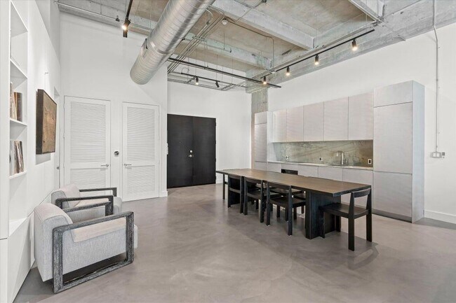 Building Photo - 1749 NE Miami Ct