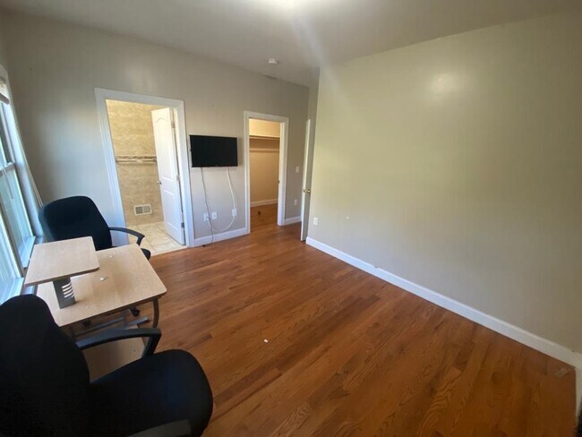 Foto del edificio - 106 Irving St