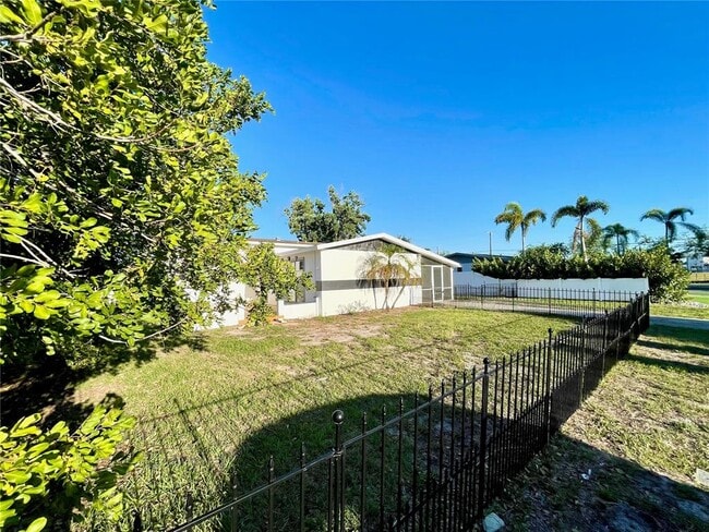 Building Photo - 4608 S Hesperides St