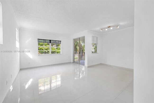 Foto del edificio - 3125 NE 184th St