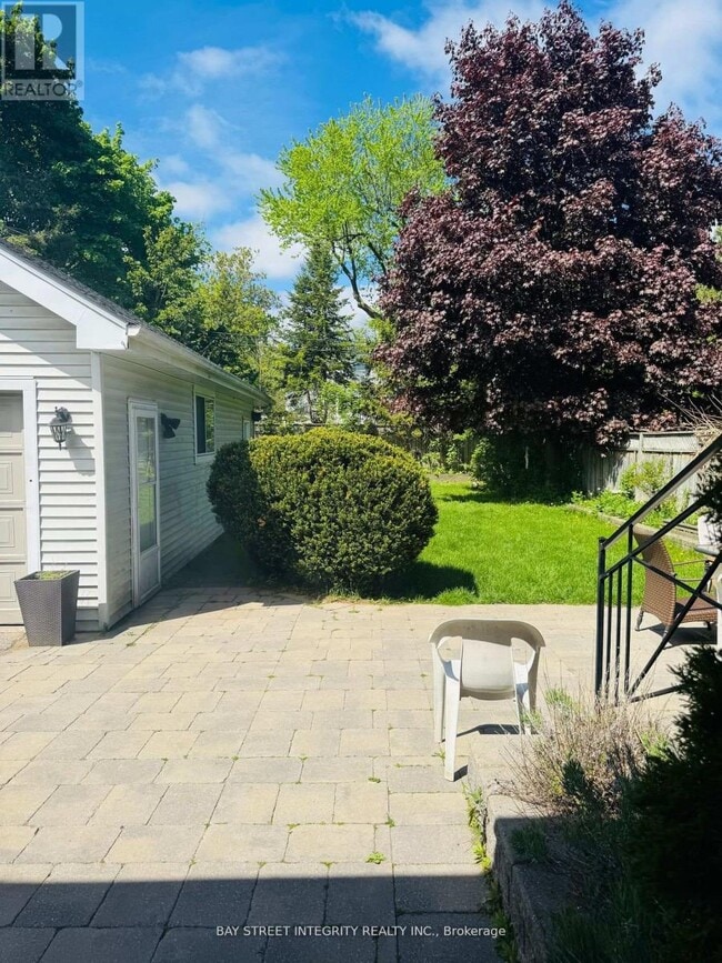Photo du bâtiment - 120 Lawrence Ave