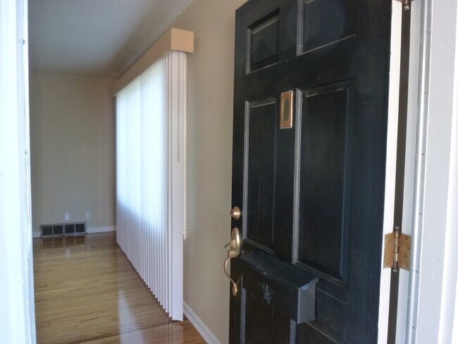 Foto del edificio - 825 E 35th Ave