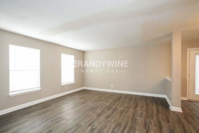 Building Photo - MOVE IN SPECIAL!! - MAY FREE with move in ...