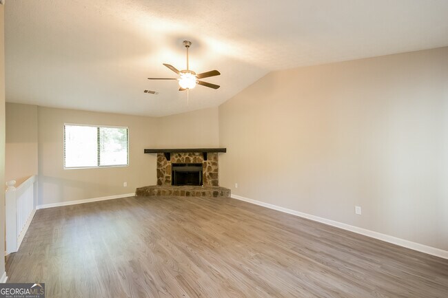 Foto del edificio - 733 Emerald Forest Cir SW