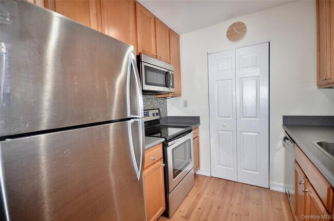 Foto del edificio - 99 Richmond Blvd