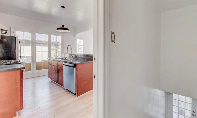 Apartamento en la planta superior - 1704 Miramar St