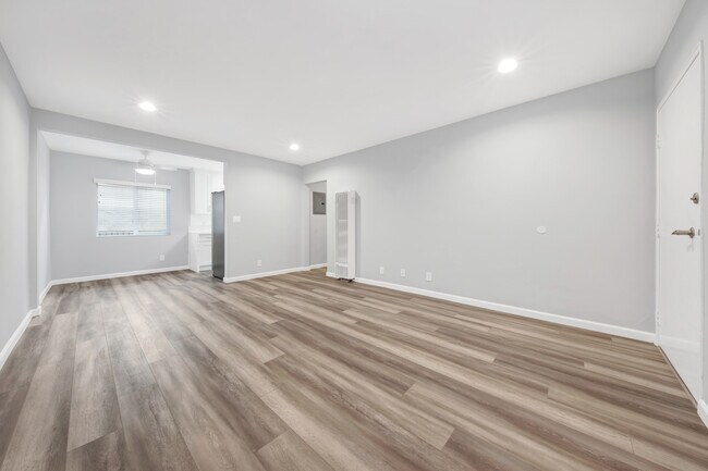 Building Photo - Belmont Manor Apartments