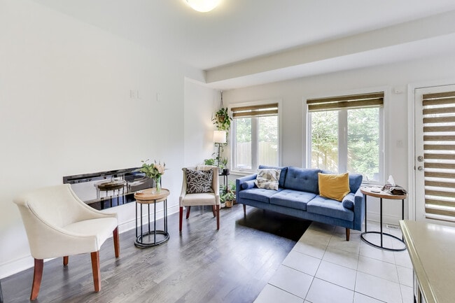 Photo du bâtiment - 1161 Carnegie Dr