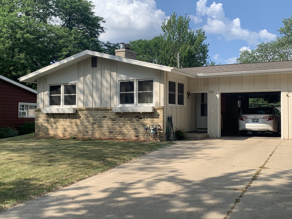 Duplex Front - 6708 Spring Grove Ct