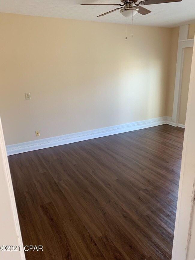 Building Photo - 202 Acme Ln
