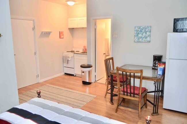 Building Photo - 18 Buttles Ave