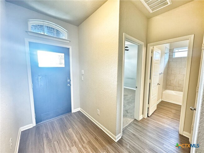 Foto del edificio - 484 Pebble Creek Run