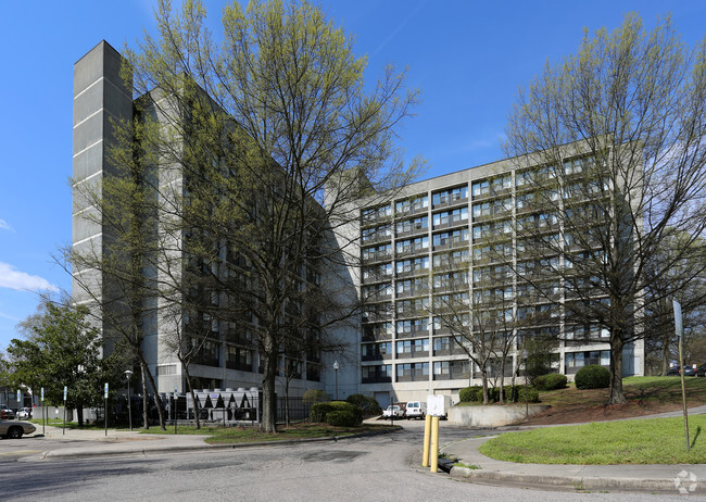 Foto del edificio - JJ Henderson Housing Center