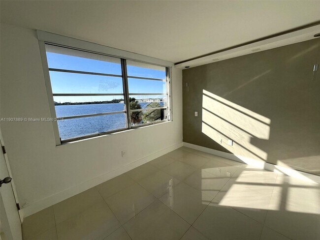 Foto del edificio - 18601 NE 14th Ave