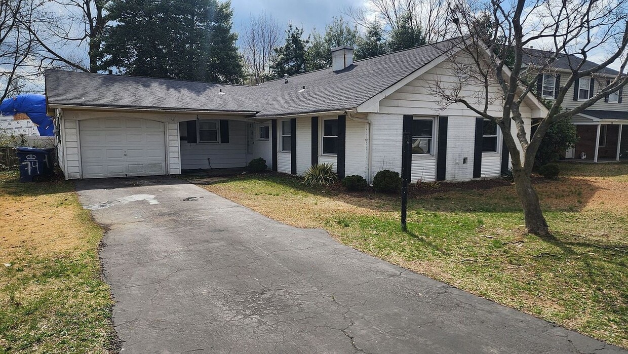 Primary Photo - 74 Melville Ln