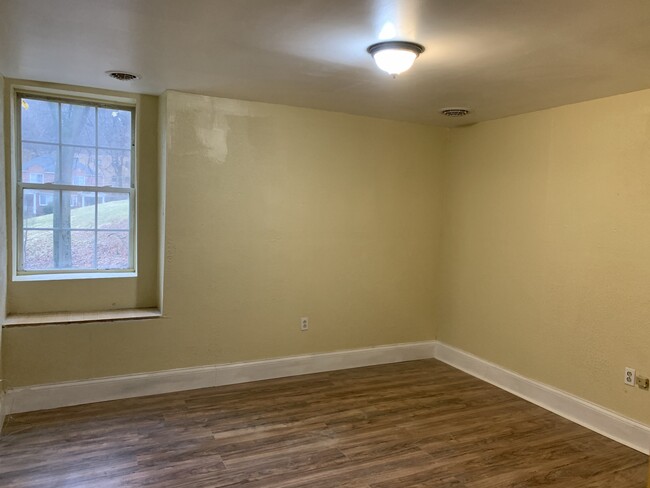 Building Photo - 5514 Black St