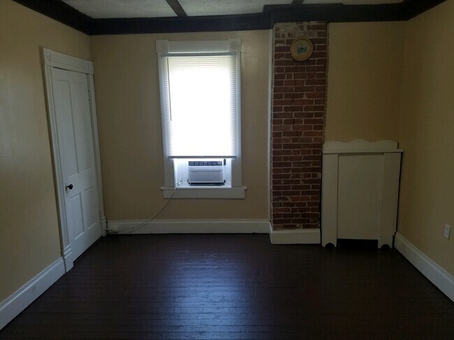 Bedroom - 1713 W Main St