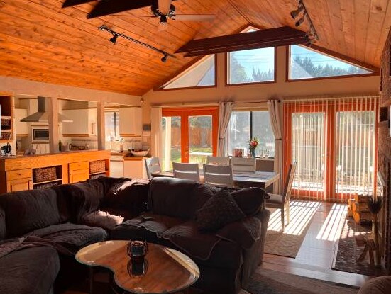 Foto del edificio - 2315 Fairway Ln