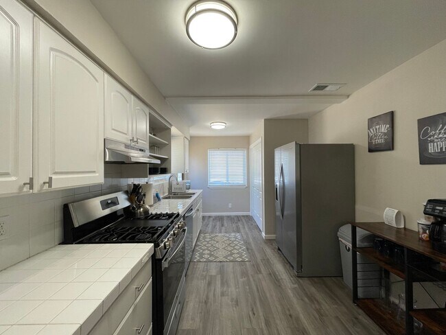 Building Photo - 721 A,B,C