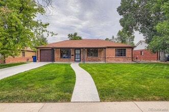 Building Photo - 884 Troy St