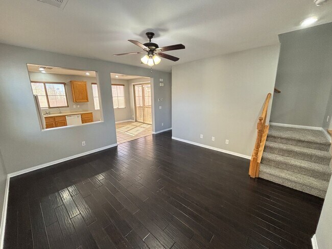 Foto del edificio - Beautiful 4Bed/3Bath/2Car home located between Summerlin/Providence area