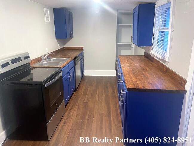 Foto del edificio - 1121 S Quaker Ave