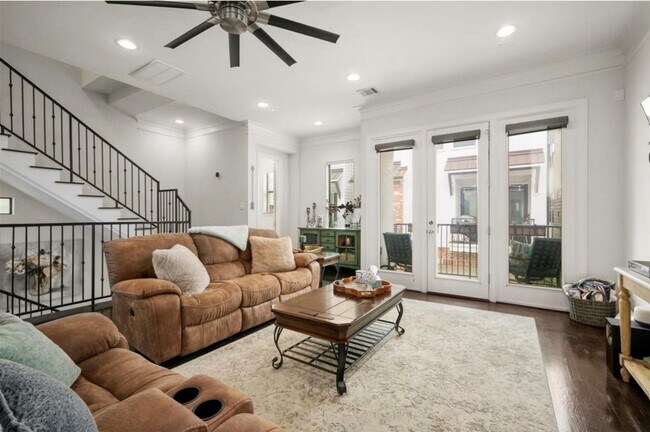 Foto del edificio - 738 W 20th St