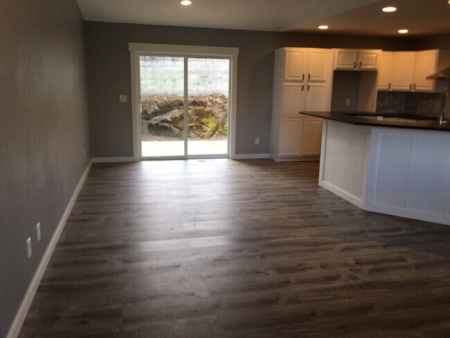 Foto del edificio - Gorgeous  3 Bed 2 Bath Home In The Dalles