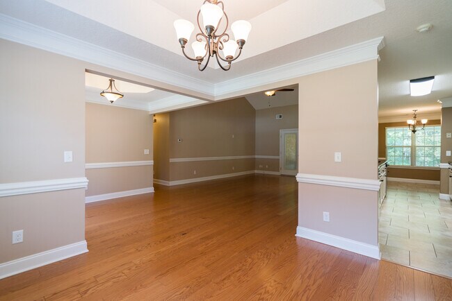 Building Photo - 633 Wilkinson Rd