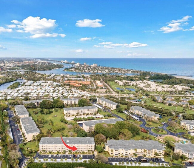 Building Photo - 300 N Hwy A1A