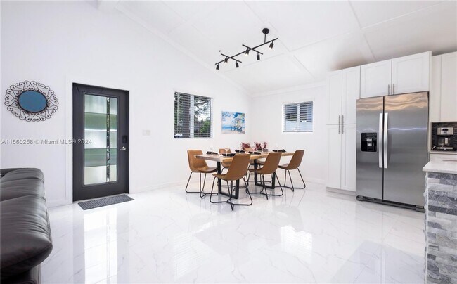 Foto del edificio - 4523 SW 26th Terrace