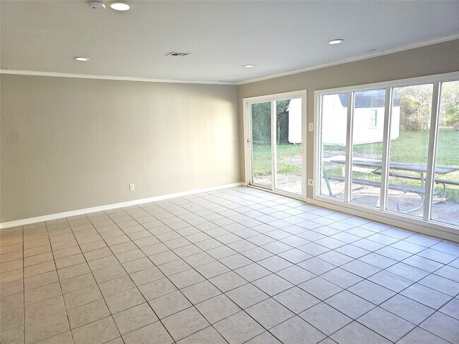 Foto del edificio - 510 Baywood Dr