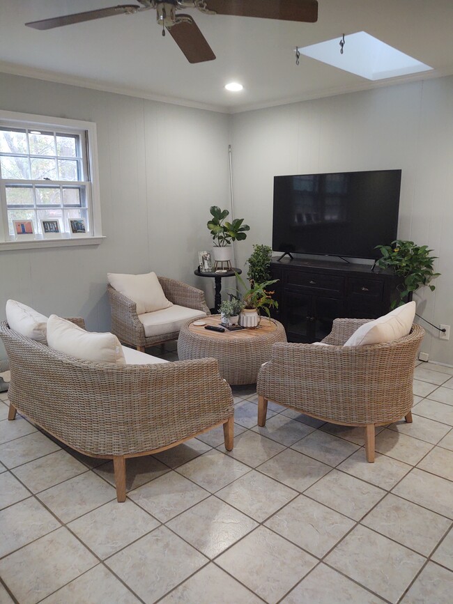 Florida Room - 408 Ortega Rd