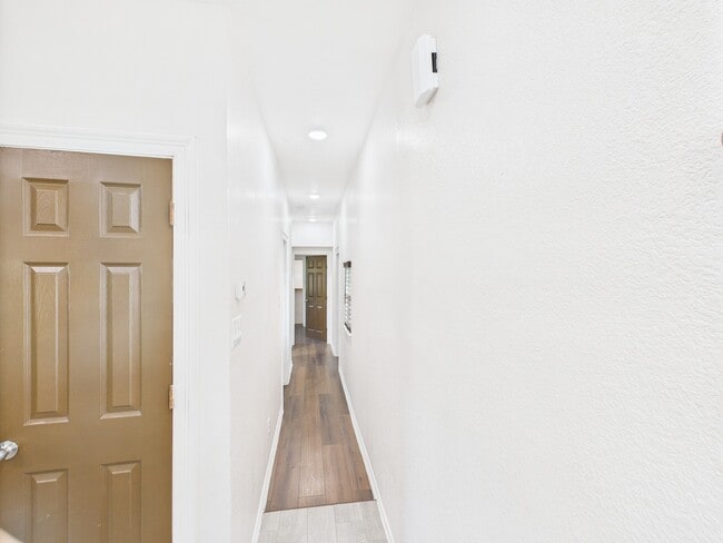 Foto del edificio - 21613 Erika Ct