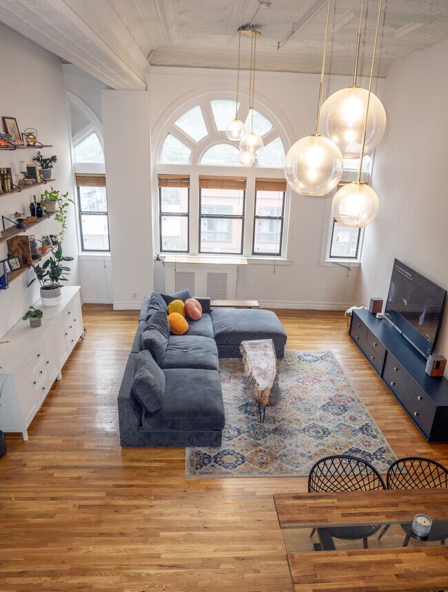 Sala de estar de estilo loft - 25 N Broadway