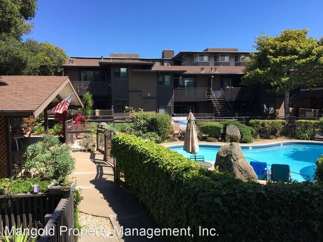 Building Photo - 456 Dela Vina Ave