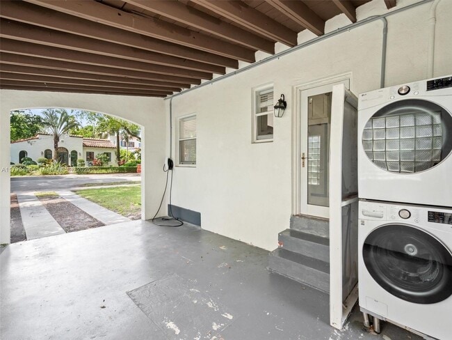 Building Photo - 314 Romano Ave