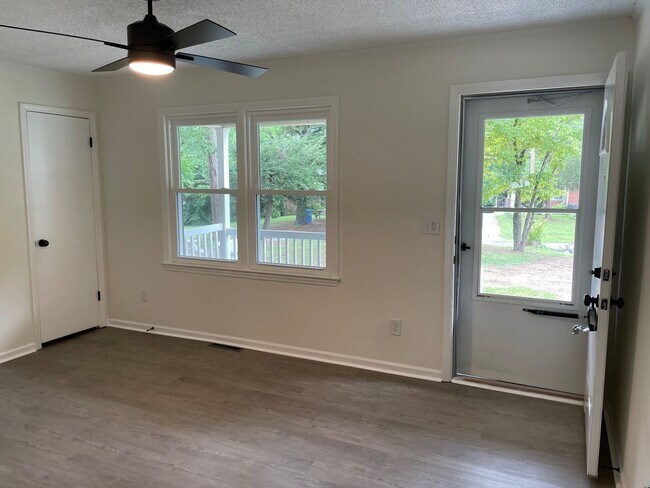 Building Photo - NEWLY RENOVATED 3 BED, 2 BATH BRICK HOME L...