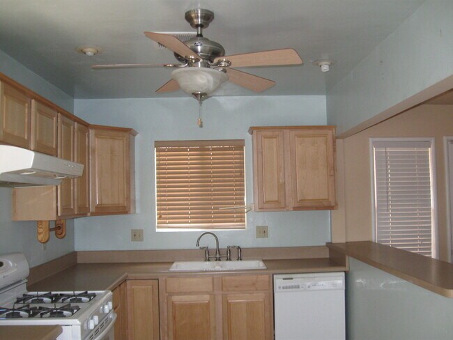 Foto del edificio - Northeast Gem Near Bakersfield College Coming Soon!