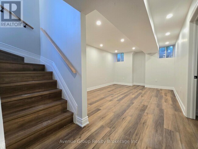 Photo du bâtiment - 38 Vipond Rd