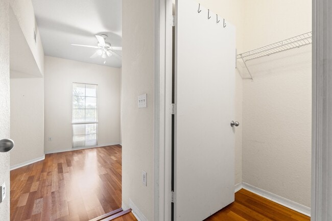 Building Photo - 402 S Armenia Ave